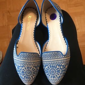 Woven flats